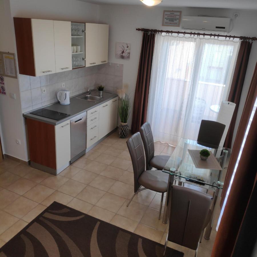 Appartement With Pool Petra & Sanja *